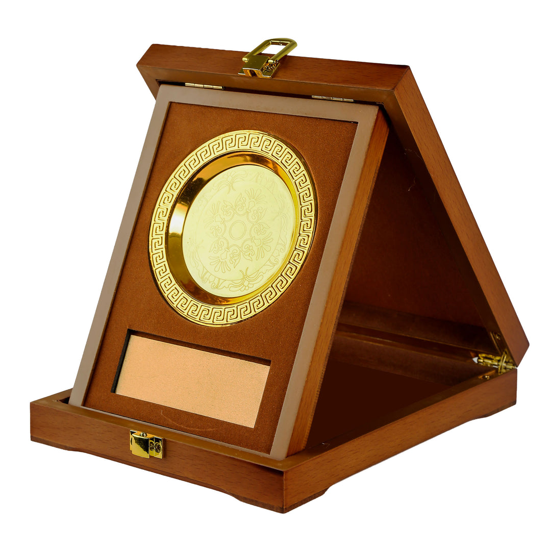 Gold award plate with wooden box