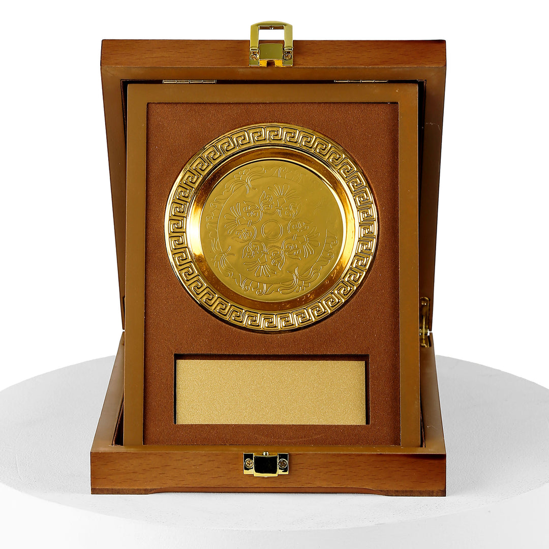 Gold award plate with wooden box