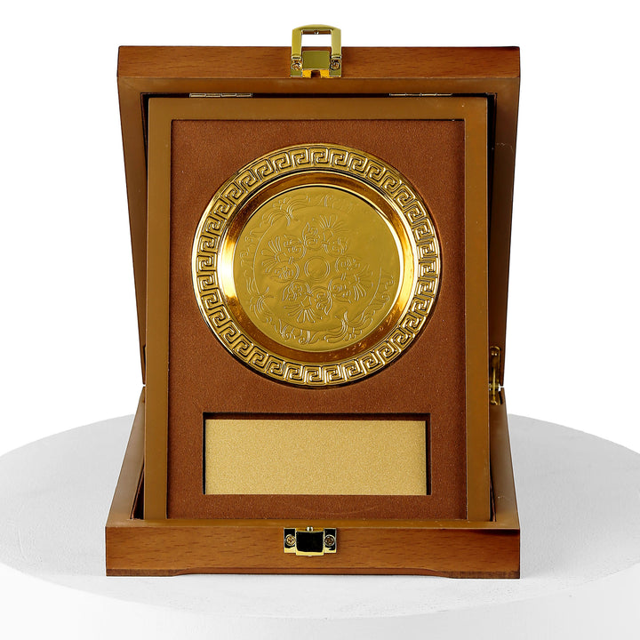 Gold award plate with wooden box